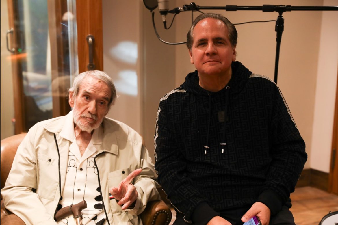 Ricardo Bacelar et Airto Moreira en studio lors de l'enregistrement de Mestre Novo da Guiné
